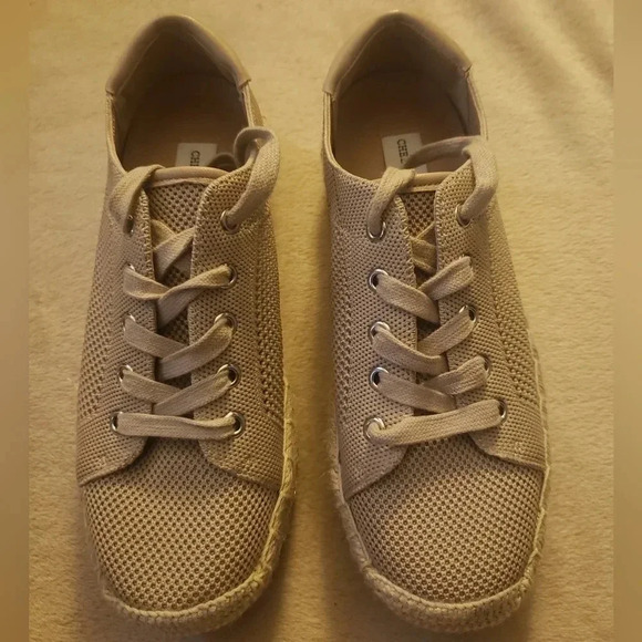 Women's Chelsea & Violet Platform Sneakers - Picture 1 of 7